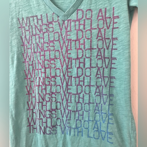 Live Love Dream Aeropostale DO ALL THINGS WITH LOVE Graphic Print V-Neck Shirt S - Picture 5 of 13